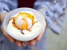 名物発見!温泉卵つきソフトクリーム!?醤油シロップ??・・・大丈夫なん??