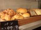 各種パンをご用意しております。