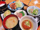 【夕食一例:おまかせ定食】家庭的な食事は出張で栄養バランスが偏りがちな方に好評です。