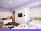 【Yusanli Corner Triple Studio】ゆったりとしたソファで寛ぎのひとときを。