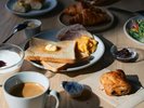 朝食ビュッフェ|香ばしいトーストと淹れたてのコーヒーで、最高の贅沢な朝が始まります。
