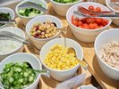 『焼き立てパンとごちそう野菜の朝ごはん』をコンセプトに、野菜の本来の美味しさを引き出した朝食をご用意