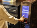 外貨両替機 1階にご用意しております。