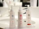 女性脱衣所にはスキンローション・クレンジングジェルをご用意しております。