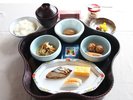 お子様用の朝食。普段はパン食でも旅館に泊まれば和食で!