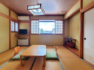 #和室 窓からは裏磐梯の自然風景