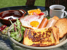 #朝食 地元食材を取り入れた、彩り豊かなモーニングプレート。
