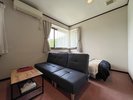 #カジュアルツイン シングルベッドとエキストラベッドを備えた、ペット同伴可能なツインルーム。