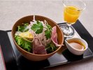 【京朝食】ジュース・サラダ一例