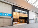 木目調のお洒落な外観が目印です。