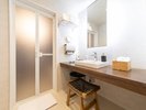 木目調のお洒落な洗面台です。