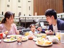 \朝食も旅の思い出に/笑顔あふれる朝のひととき♪家族そろって食べるホテルの朝食は旅の楽しみのひとつ☆