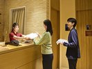 【スパ ローズ/受付】心身を癒すとともに、楽しい一日の余韻にひたるくつろぎのスペース。