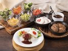 【季節の彩りディナービュッフェ】「選べる具材のロコモコ丼(6/5〜7/12限定)」(イメージ)