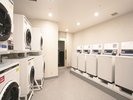 【コインランドリー】洗濯機6台、乾燥機8台をご用意しております♪(24時間営業)