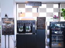 カフェ&バーヘリオスのワインサーバーで山梨のワインがお楽しみいただけます。