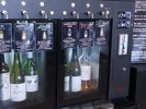カフェ&バーヘリオスのワインサーバーで山梨のワインがお楽しみいただけます。