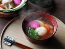 長崎県島原地方の郷土料理「具雑煮」をメインとした和食膳。