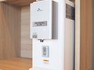 各フロアにウォーターサーバーをご用意しております。お部屋にあるピッチャーに入れてご利用ください。