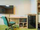 ツイン+ソファのお部屋にも電子レンジ・2ドア冷凍冷蔵庫・洗濯機を完備しております