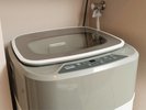 ほぼ全てのお部屋に洗濯機をご用意しております。備え付けの洗剤をご利用ください。