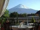 レストランや館内からは富士山を一望できます!
