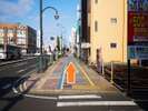 横断歩道を渡りまっすぐお進みください