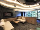 シアタールーム|窓の外に広がる景色とゆったりと寛げる空間で、映像と音に浸る特別なひとときを