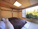 バス付き和洋室|大きな窓から差し込む心地よい光を浴びながら過ごす時間