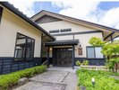 こちらは初夏の外観風景になります。
