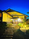 夜の外観も風情があります