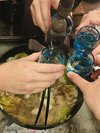 囲炉裏で楽しく宴会。