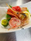 その日に浜で仕入れた新鮮な魚を使ったお造り。