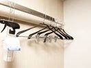 消臭剤とハンガーをご用意しております