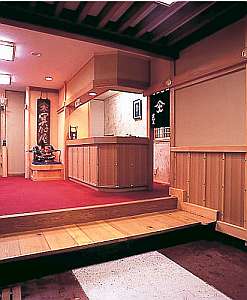 【弥彦館　冥加屋】弥彦神社前の江戸時代創業、老舗温泉旅館。ペットも泊まれる宿