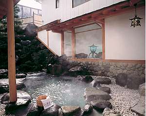 男性用の露天風呂、掛け流しの天然温泉 