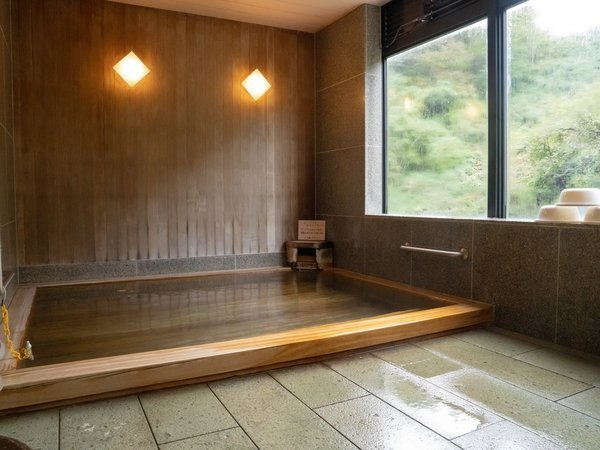 �y����E�K���߉���@�K���߁z����̉����~�ɘȂމB��h�B�O�S�N�̗��j�����R�����鏯�����~�B