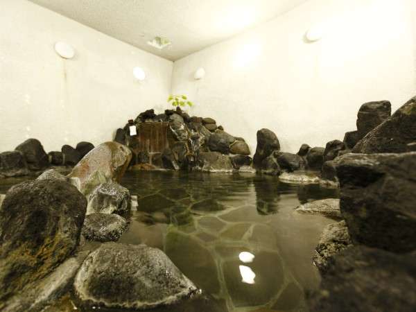 【金福荘】修禅寺の裏参道に佇む小さな旅館。温泉は岩風呂で堪能