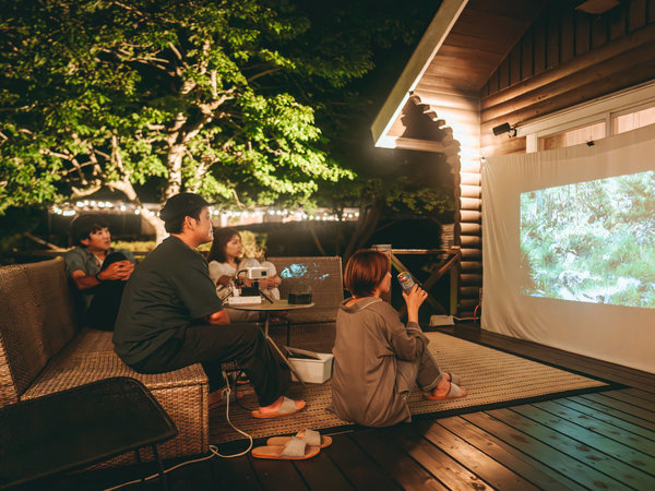 【SUITE CABIN】デッキシアターで映画と星空の共演をお楽しみください。