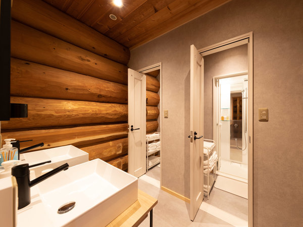 【GRACE TENT用シャワールーム】あらかじめ利用時間が決まっているので、順番待ちがありません。