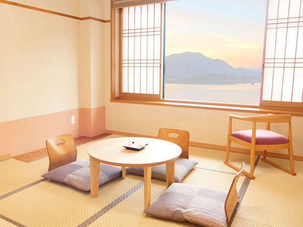 和室１０畳(トイレ・シャワーブース付)-富士山・河口湖ビュー側