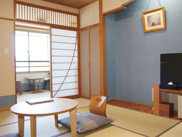 和室8畳(トイレ・ユニットバス付) しっとり落ち着いた雰囲気♪河口湖＆富士山ビューです。