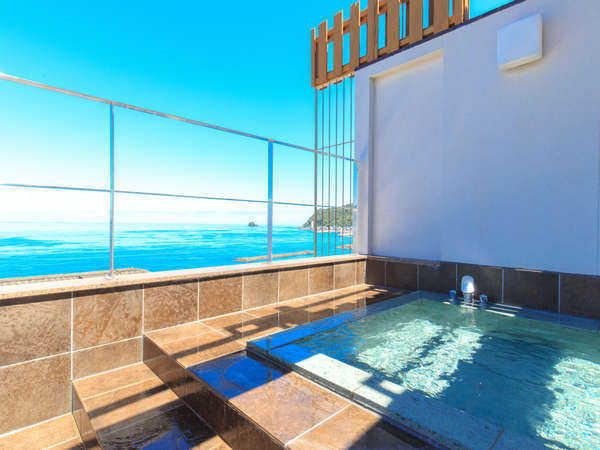 まんてんの湯～おりひめ～青い空と海を望む貸切展望露天風呂。贅沢なひとときをお過ごしください。