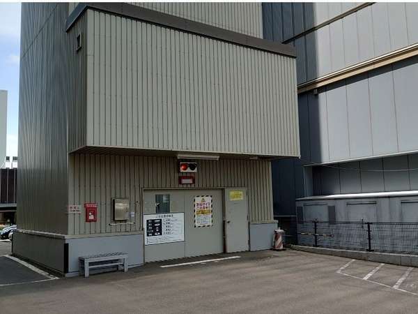 �V�R���[������@�z�e�����[�g�C���эL�w�O�F�A�z�e�������F���̒��ԏ�