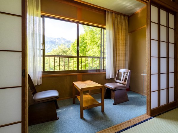 画像(【客室】錫杖岳・抜戸岳・笠が岳などの北アルプスを臨めます。)