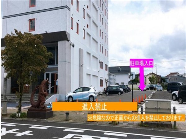 ◆駐車場案内2：ホテル隣の駐車場と、奥にはセンターパーキングがあります。