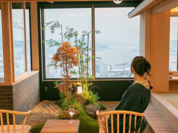 �z�e������F�L�x�ȃA���j�e�B