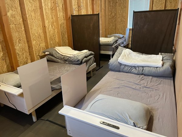 �q�Q�R�O�Q�X�g�n�E�X�̎{�ݎʐ^3