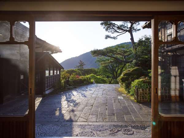 �y�������O���@�O�͉����فz�n�Ɩ���16�N���j�ɐG�ꗷ��ɐZ�鎩�ƌ���Ŗ�����锠���̓��h