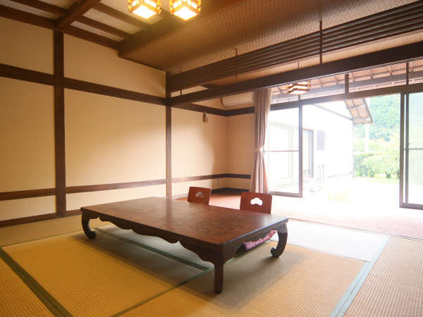★*お庭が見えるゆったり和室10畳+広縁付きのお部屋です